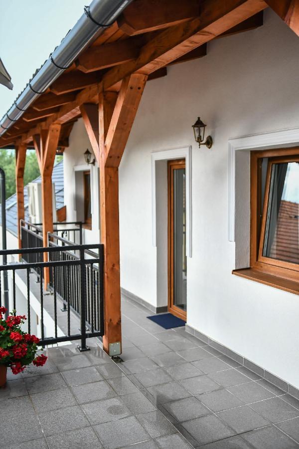 E-Vasko Panzio Borpince Bed & Breakfast Tokaj Exterior photo